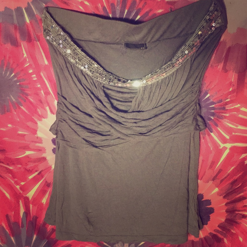 Grey / silver top